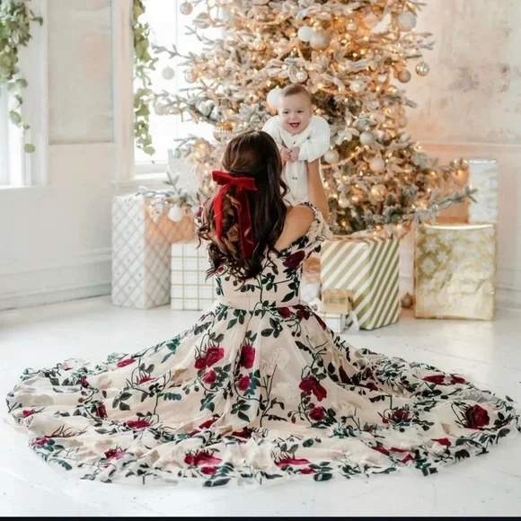 Matching Mommy & Me Ivy City Co. Amora Dresses Mommy: Medium, Child: 13-14 - Picture 5 of 7